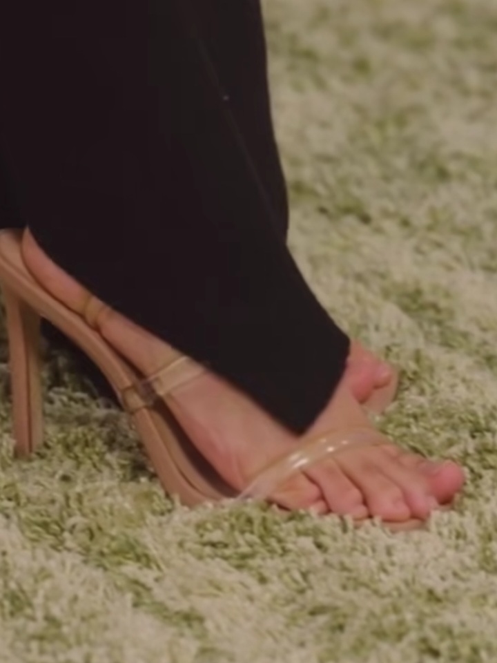 Maria Becerra Feet